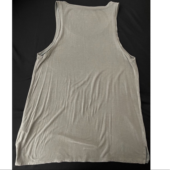 Tank tops - Picture 4 of 7